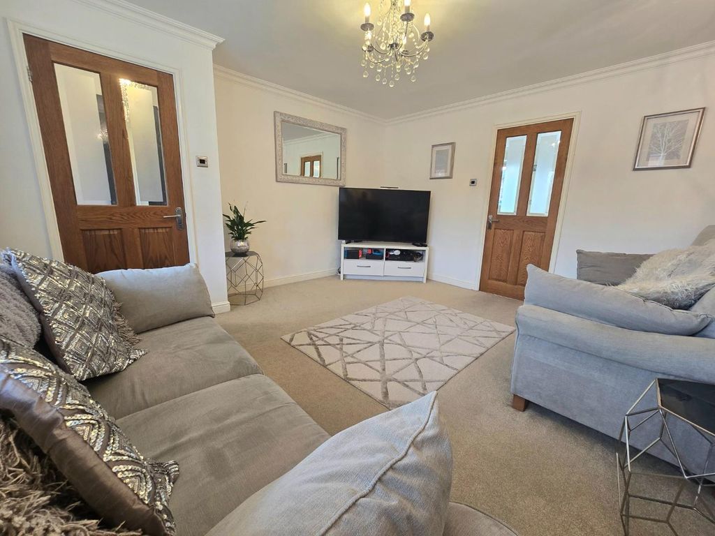 Property photo 3 of 20 Living Room