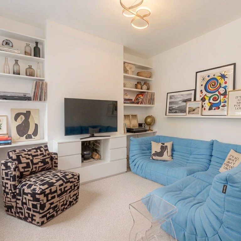 Property photo 3 of 8 Gallery