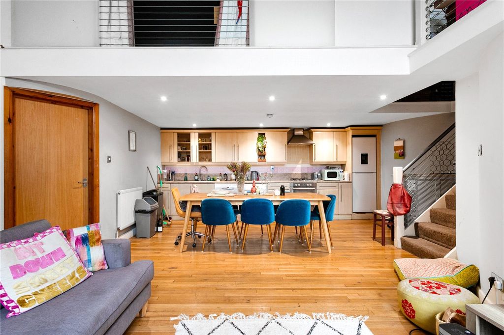 Property photo 2 of 11 Picture No. 14