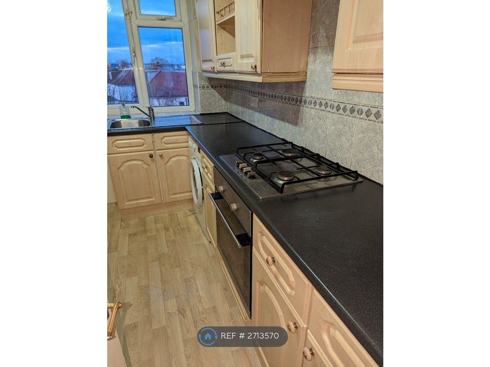 Property photo 2 of 8 Kitchen