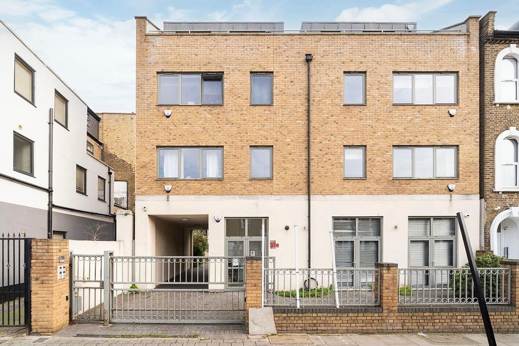 Property photo 1 of 12