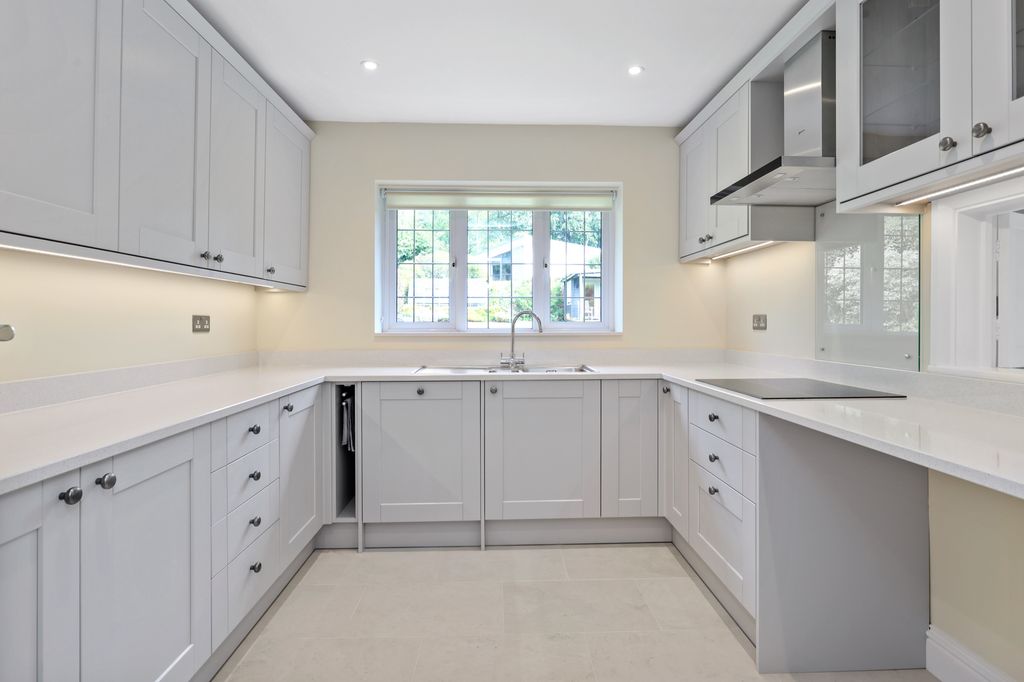Property photo 2 of 11 051A9606