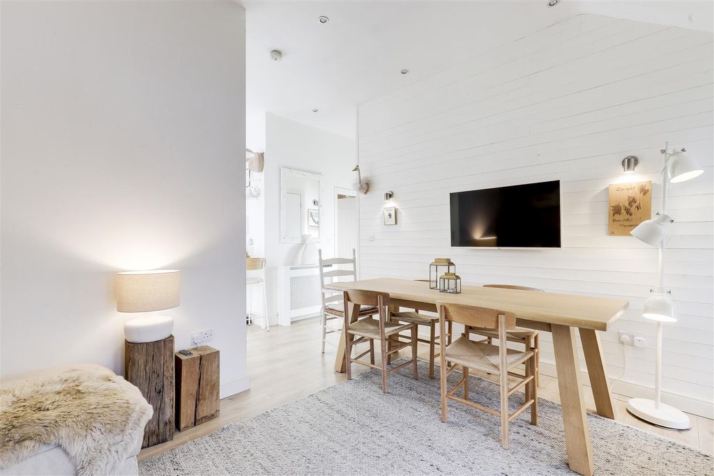 Property photo 3 of 18 1332.Jpg