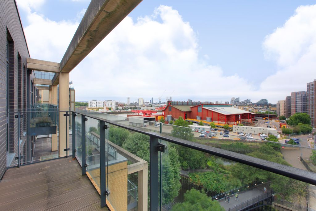 Property photo 2 of 11