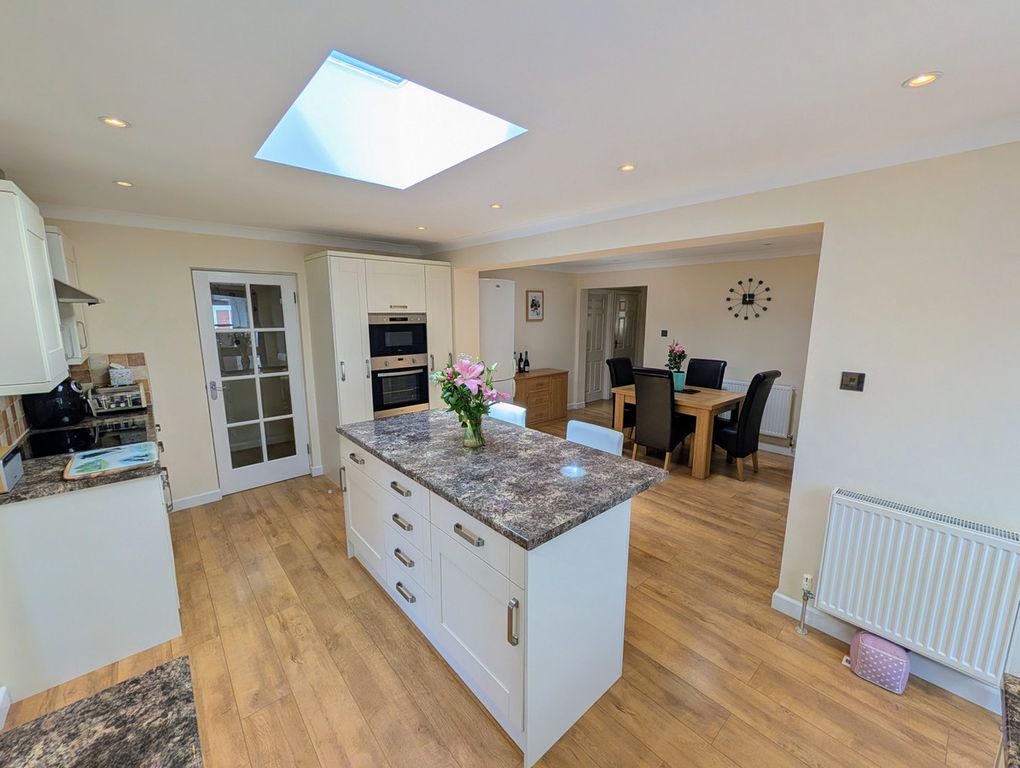 Property photo 3 of 43