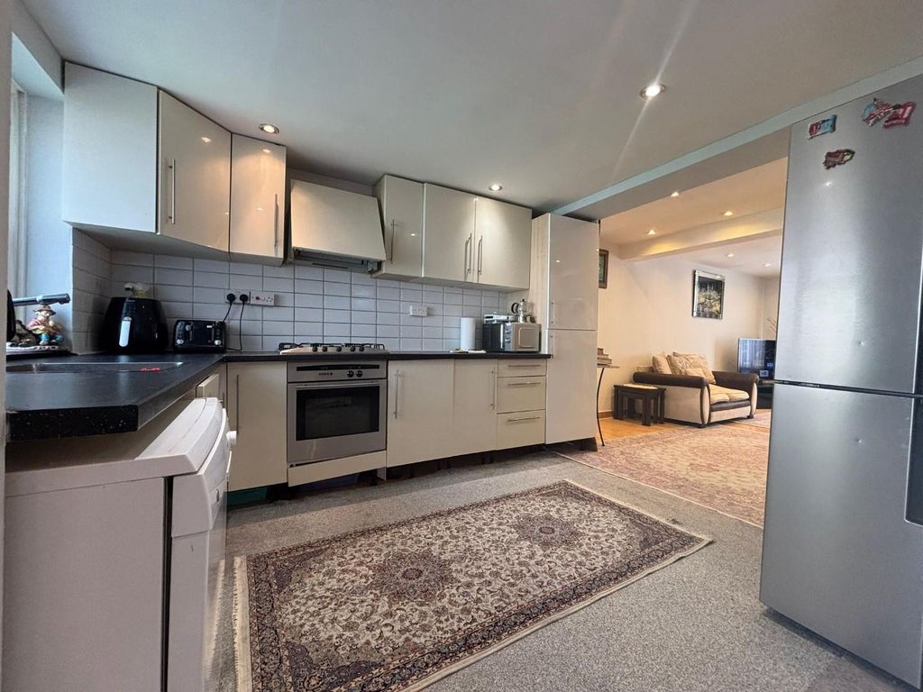 Property photo 3 of 16 Original-A4D571Df-13Ed-4782-Bd79-8Aedc47Abeca.Jpeg
