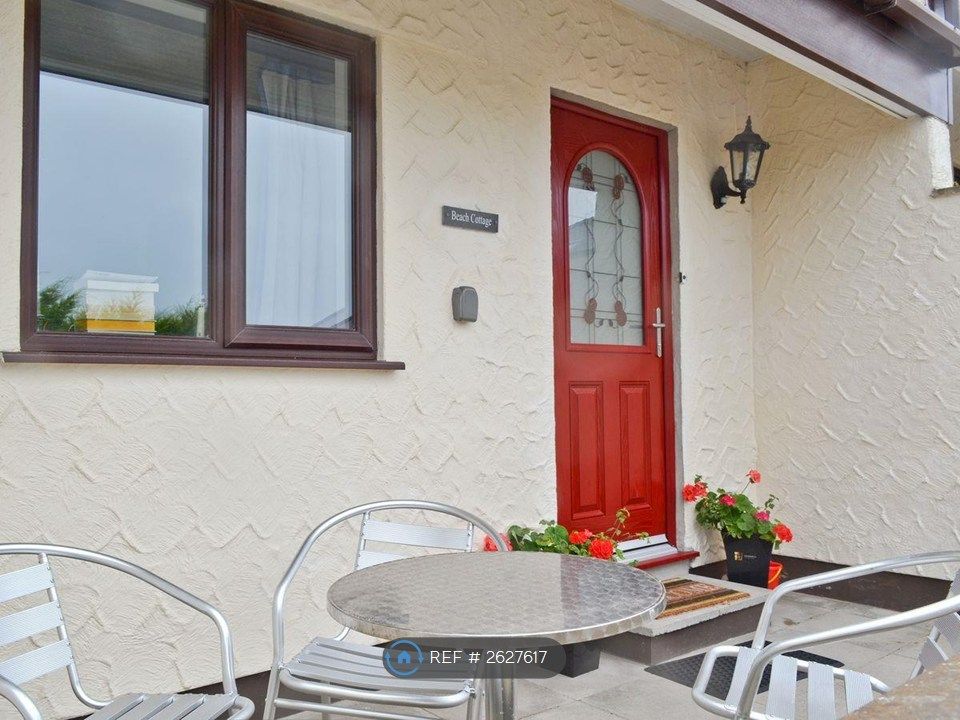 Property photo 2 of 23 Enclosed Sheltered Front Patio