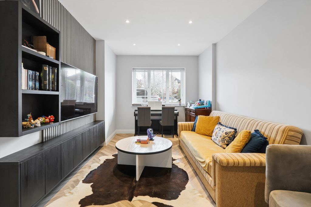 Property photo 3 of 20 Image