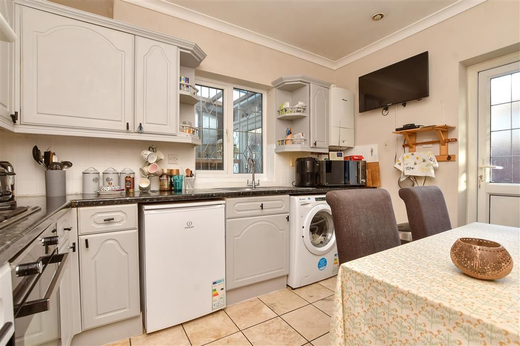 Property photo 2 of 10 Kitchen