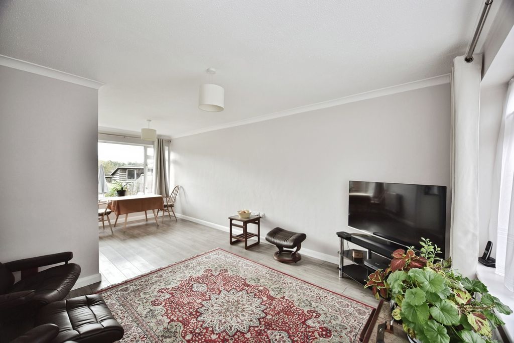 Property photo 3 of 17 Photo