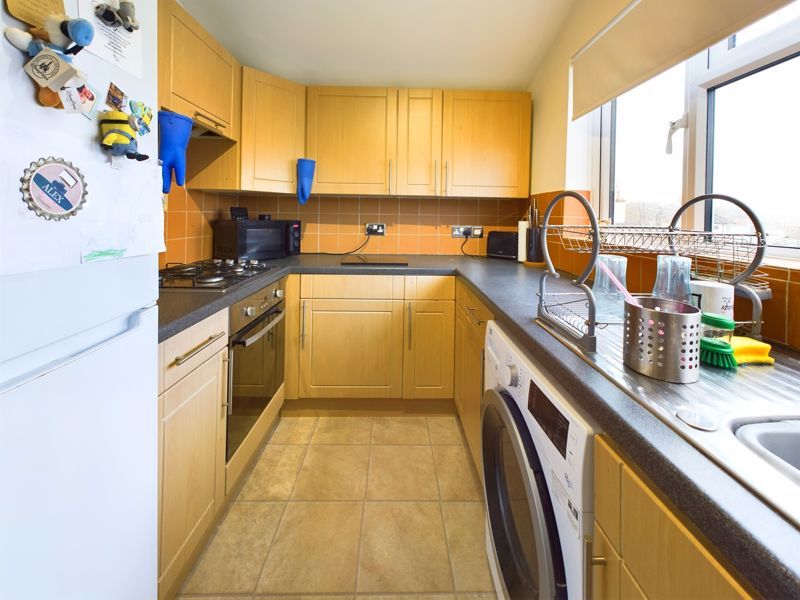 Property photo 2 of 10 Kitchen