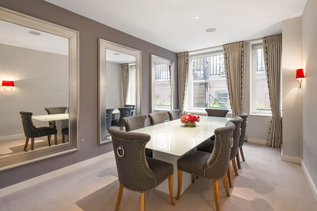Property photo 3 of 10 Dining Room
