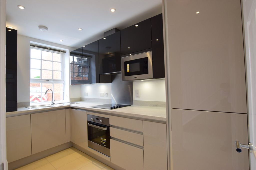 Property photo 2 of 9 Kitchen