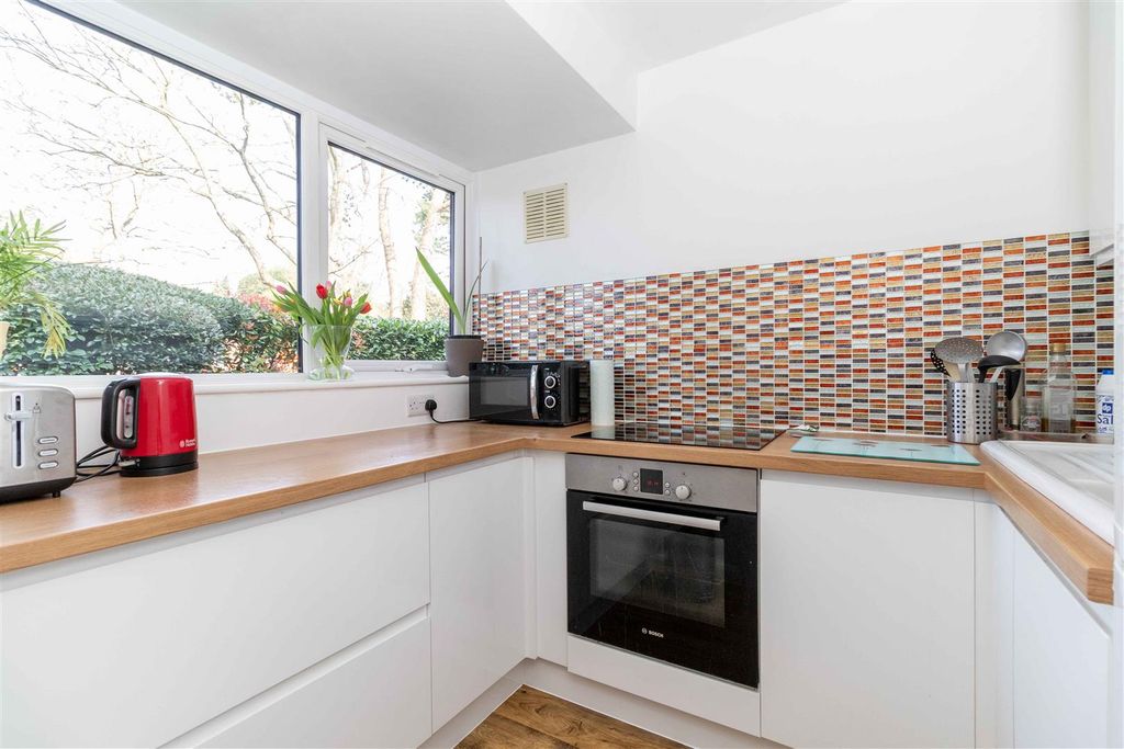 Property photo 2 of 11 Guardian-6.Jpg