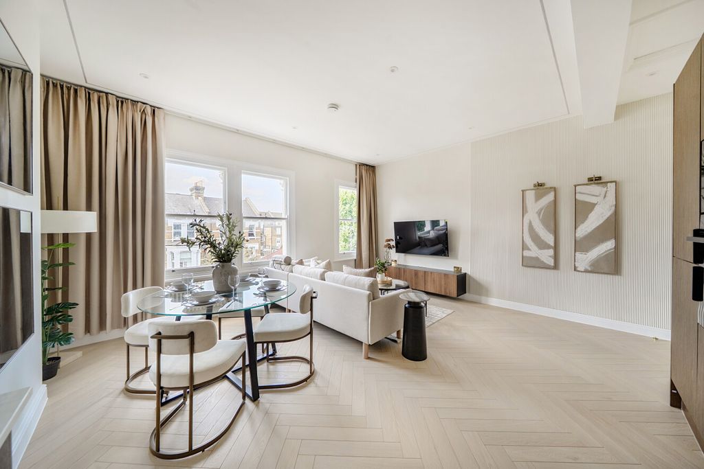 Property photo 1 of 13 1498439-11-6A6897...