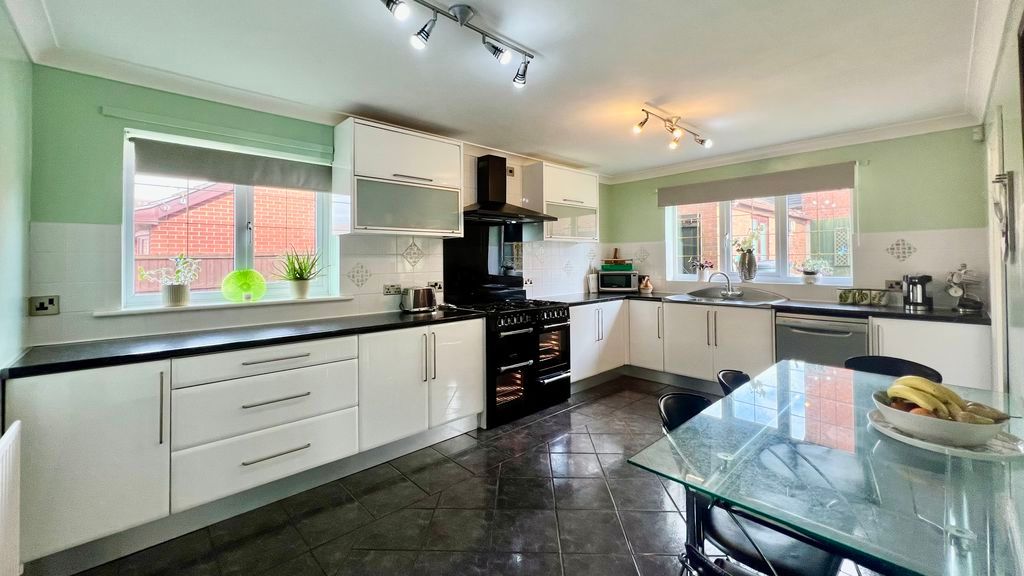 Property photo 2 of 25 Photo 17