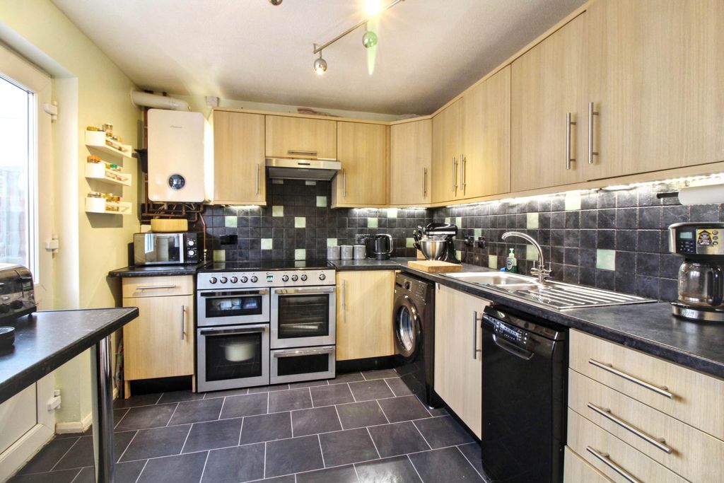 Property photo 3 of 12