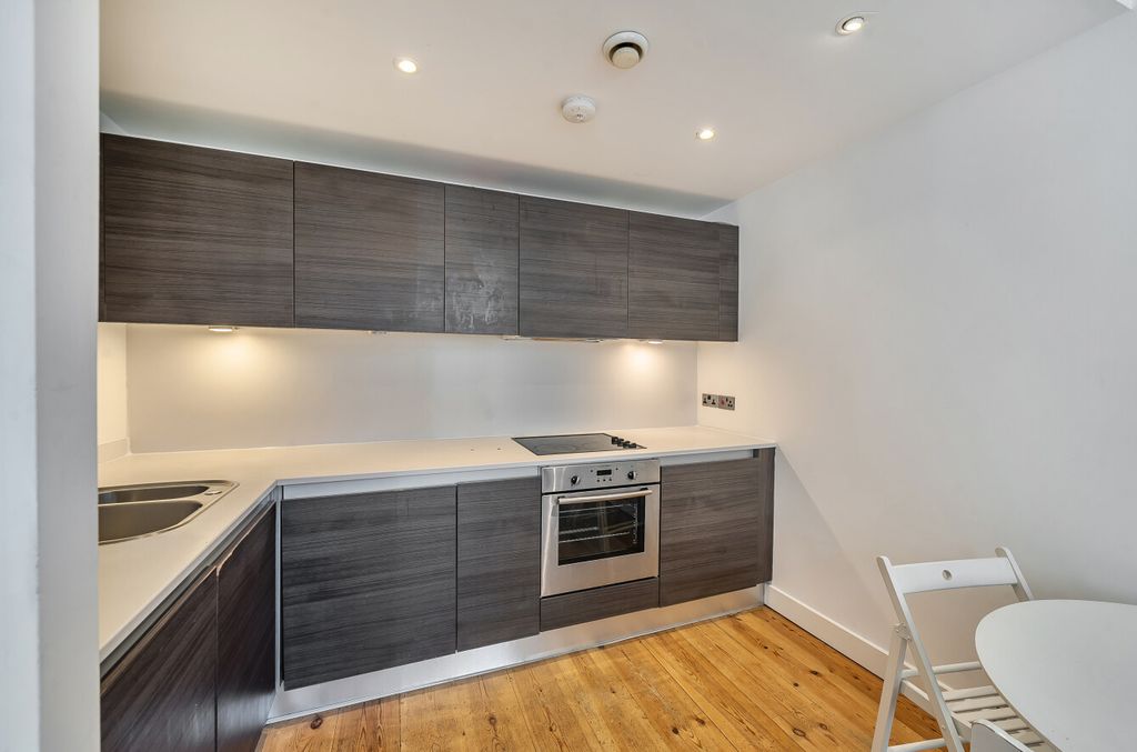 Property photo 2 of 14 1417063-10-699330...