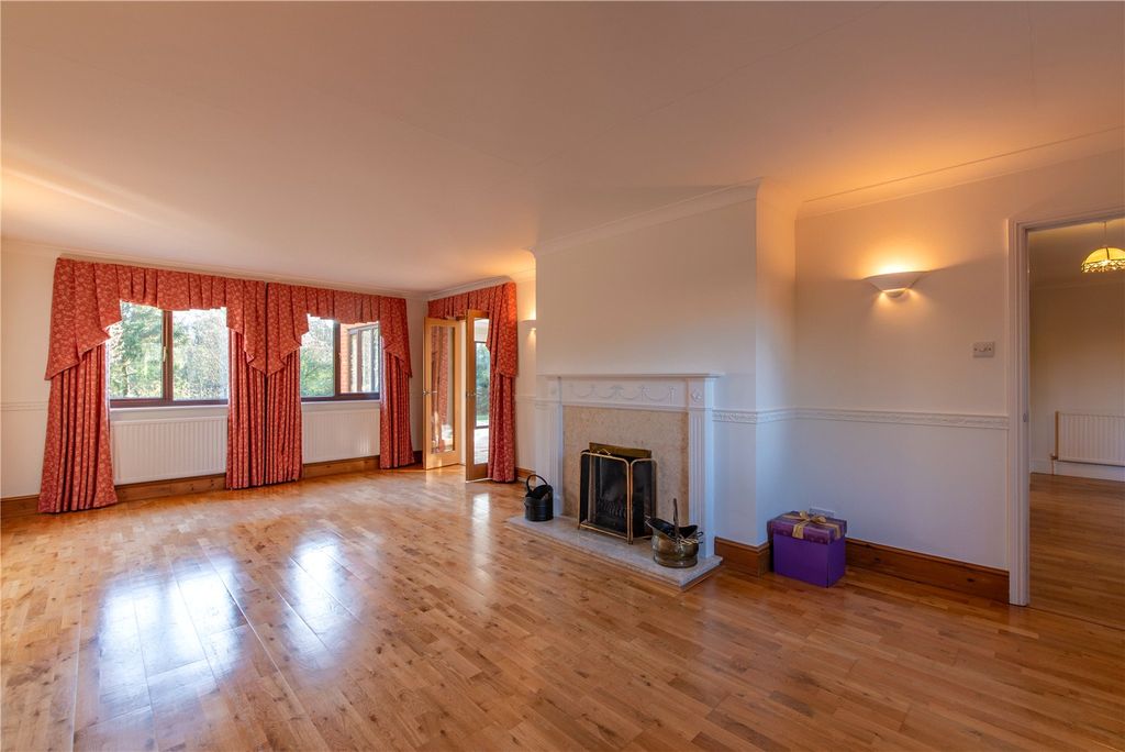 Property photo 3 of 27 Sitting Room