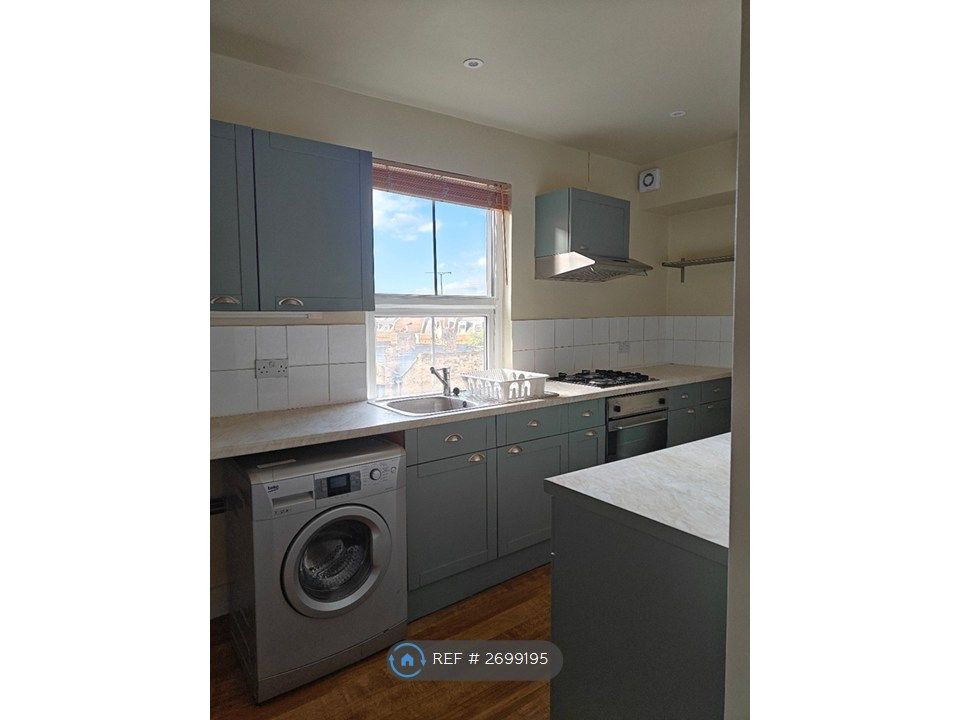 Property photo 3 of 10 Kitchen