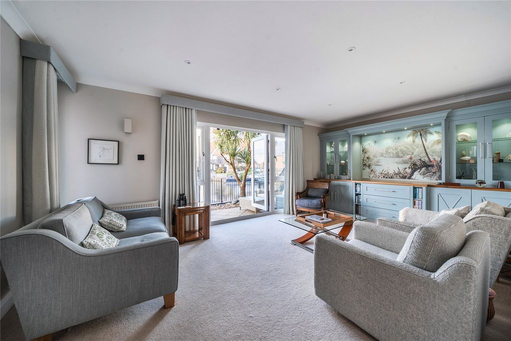 Property photo 2 of 45 Picture No. 42