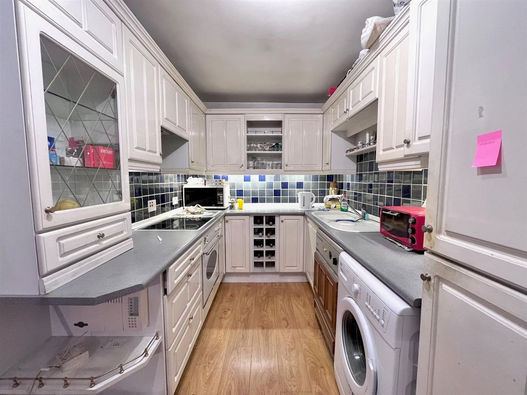 Property photo 2 of 5 Kitchen
