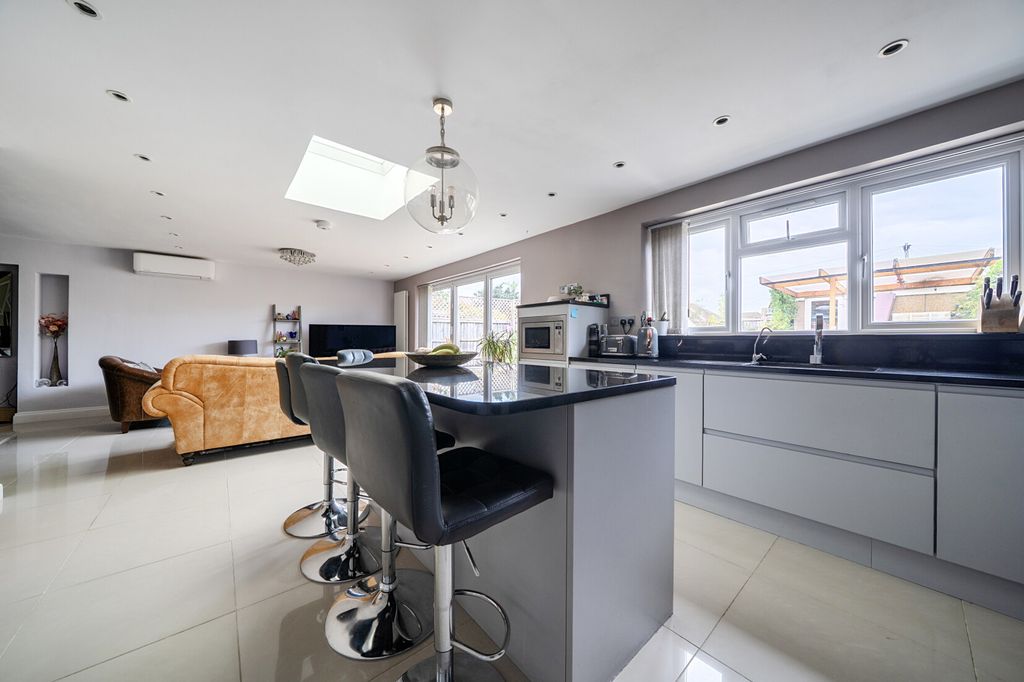 Property photo 2 of 16 Kitchen/Dining Room