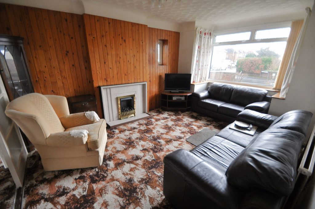 Property photo 3 of 42