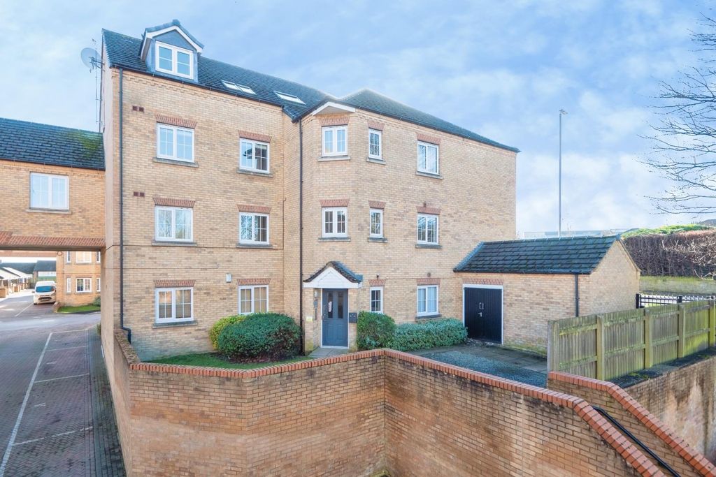 Property photo 1 of 14 External