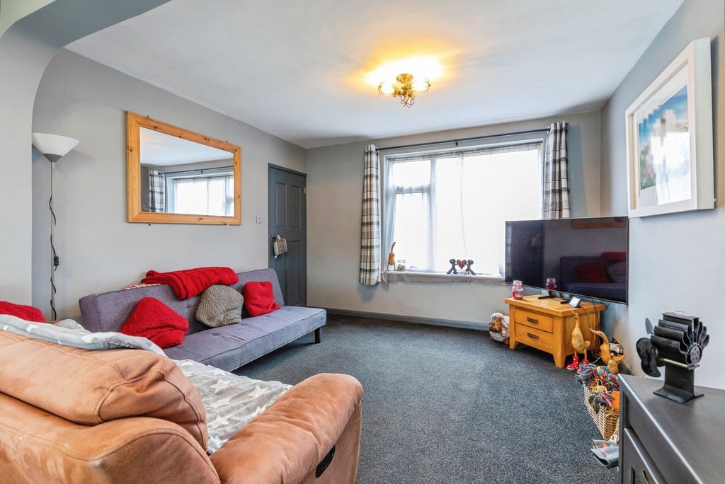 Property photo 3 of 17 Pbox-Img.Jpg