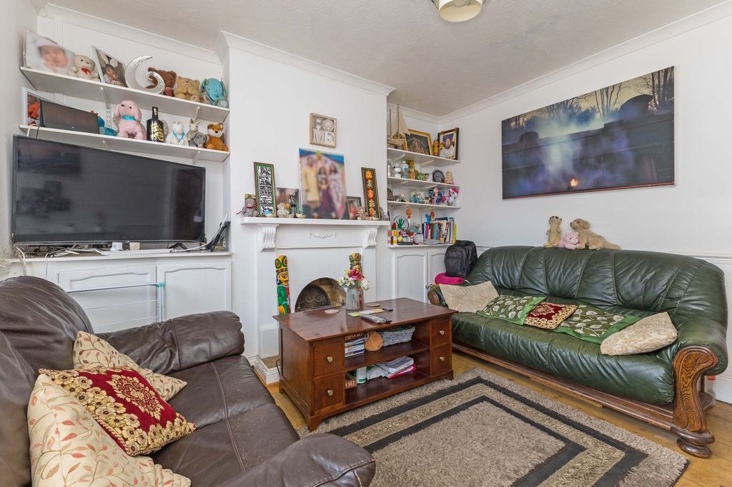 Property photo 2 of 9