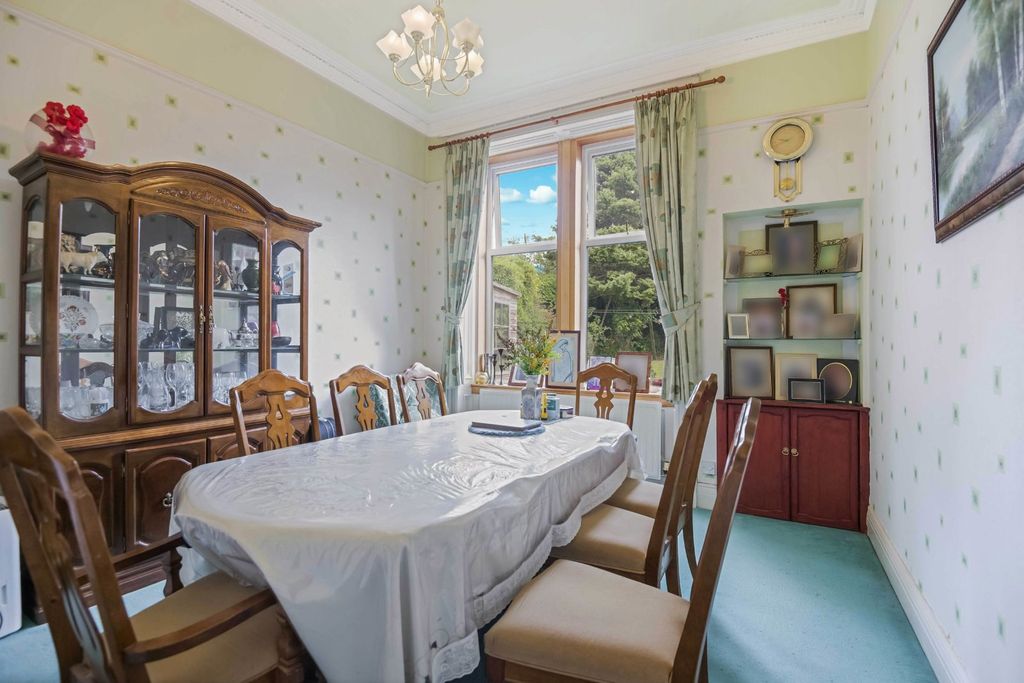 Property photo 3 of 18 Dining Room