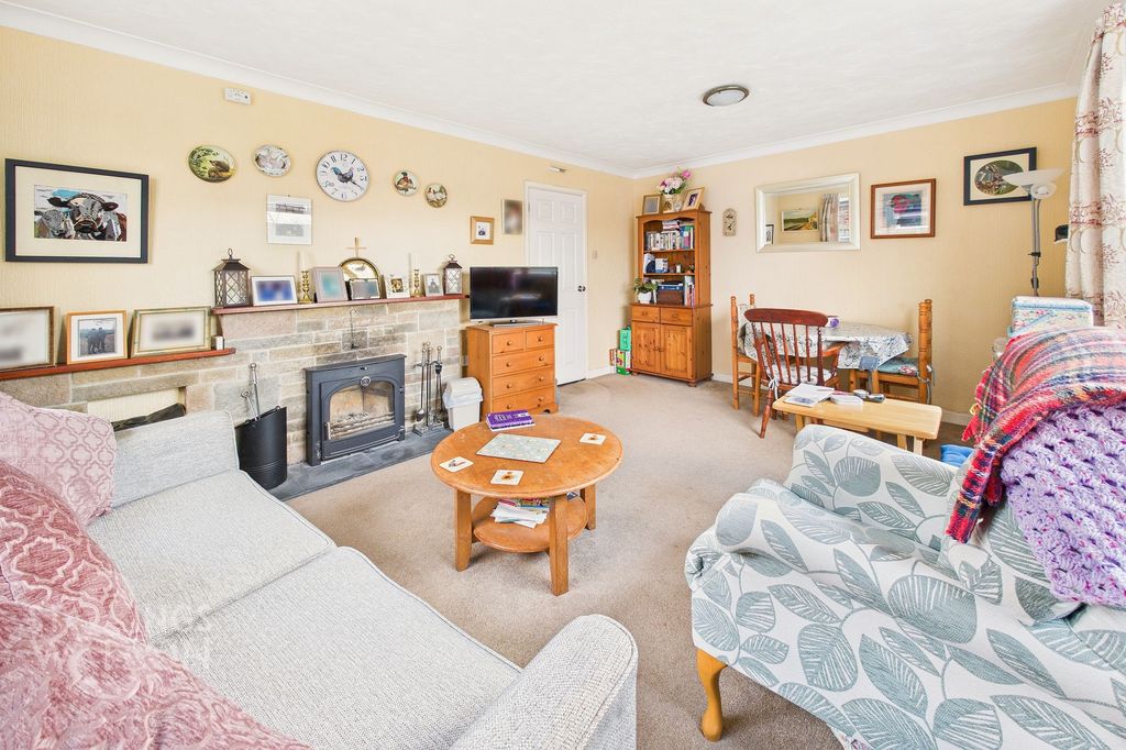 Property photo 3 of 27