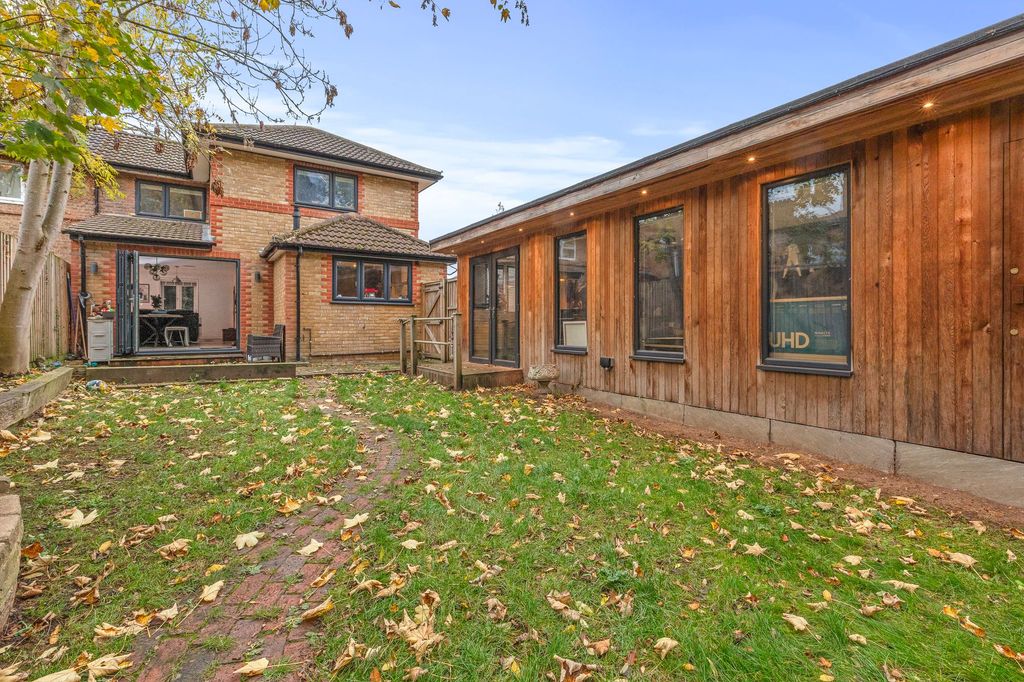 Property photo 1 of 18