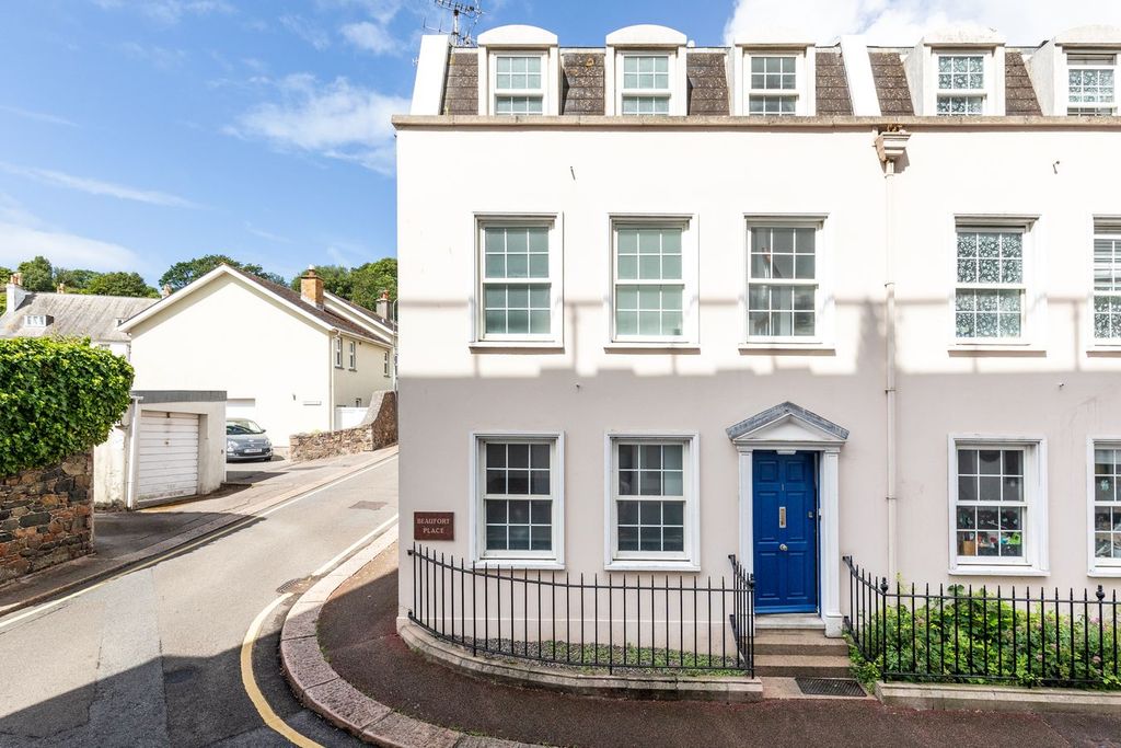 Property photo 1 of 33