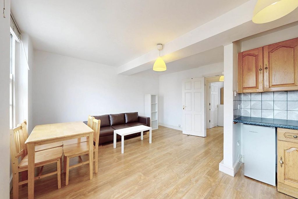 Property photo 3 of 11 W03.Jpg