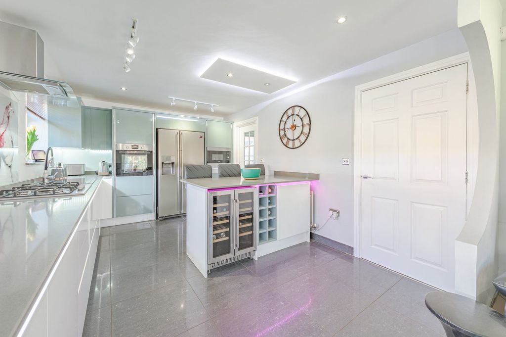 Property photo 3 of 33