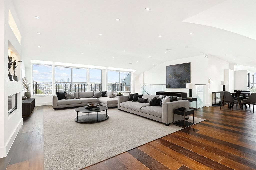 Property photo 2 of 13 Reception