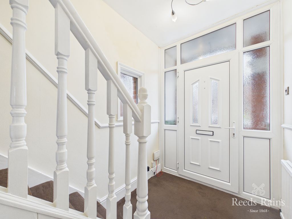 Property photo 3 of 24 Entrance Hall