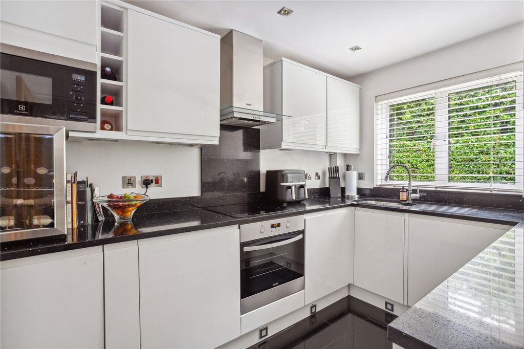 Property photo 3 of 13 Kitchen