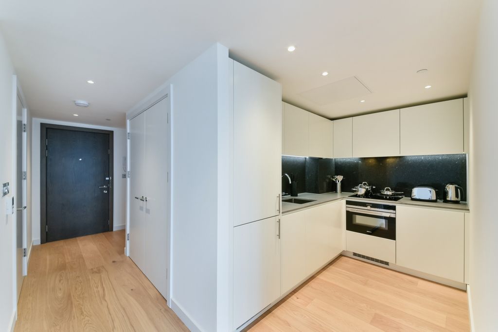 Property photo 3 of 9 Kitchen