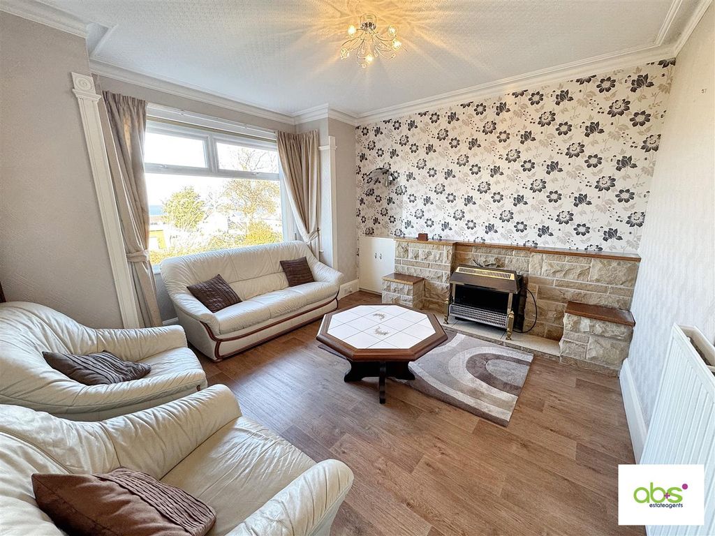 Property photo 2 of 22 Lounge