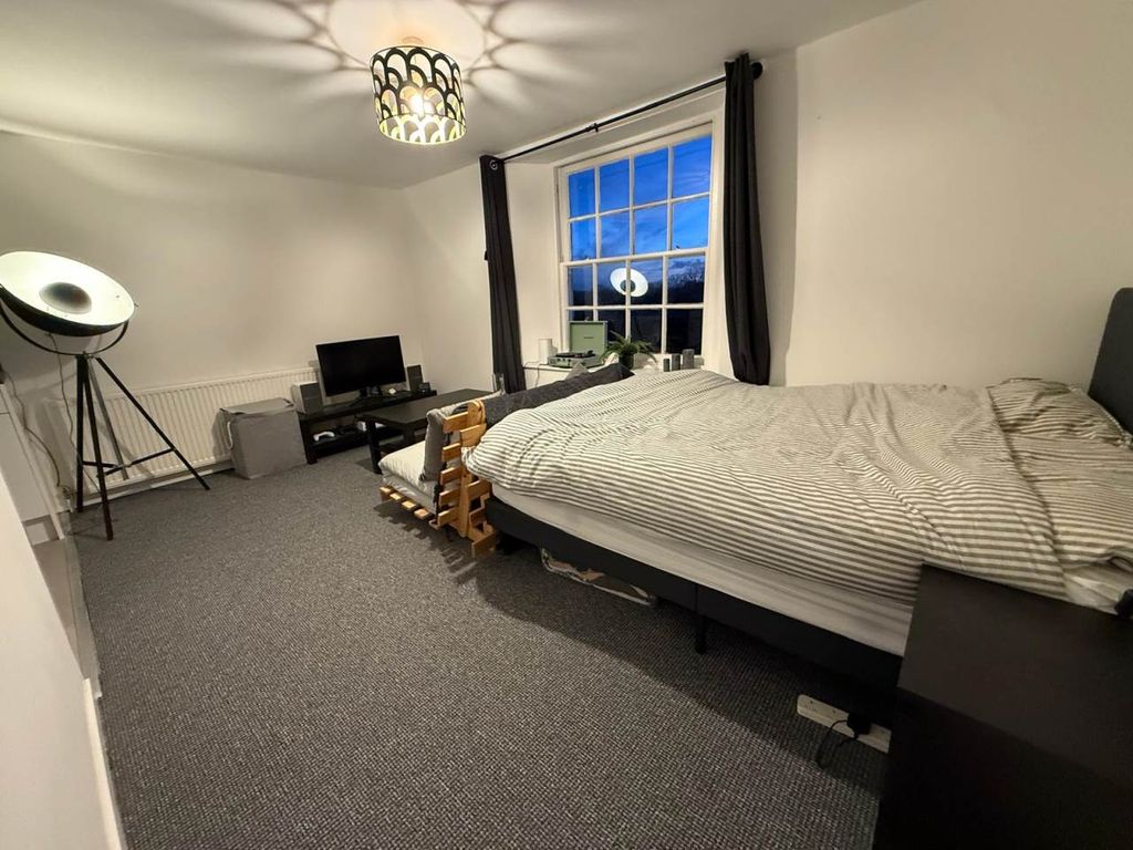 Property photo 2 of 11 Studio