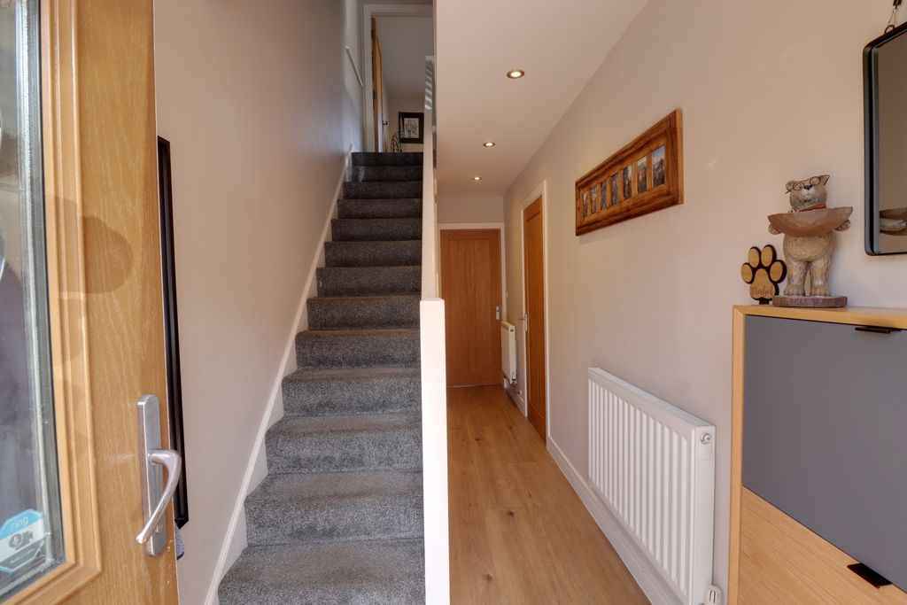 Property photo 2 of 19 Entrance Hallway