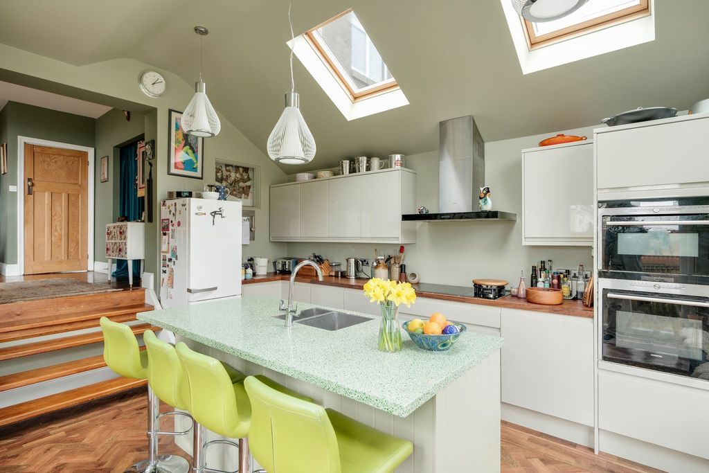 Property photo 3 of 24