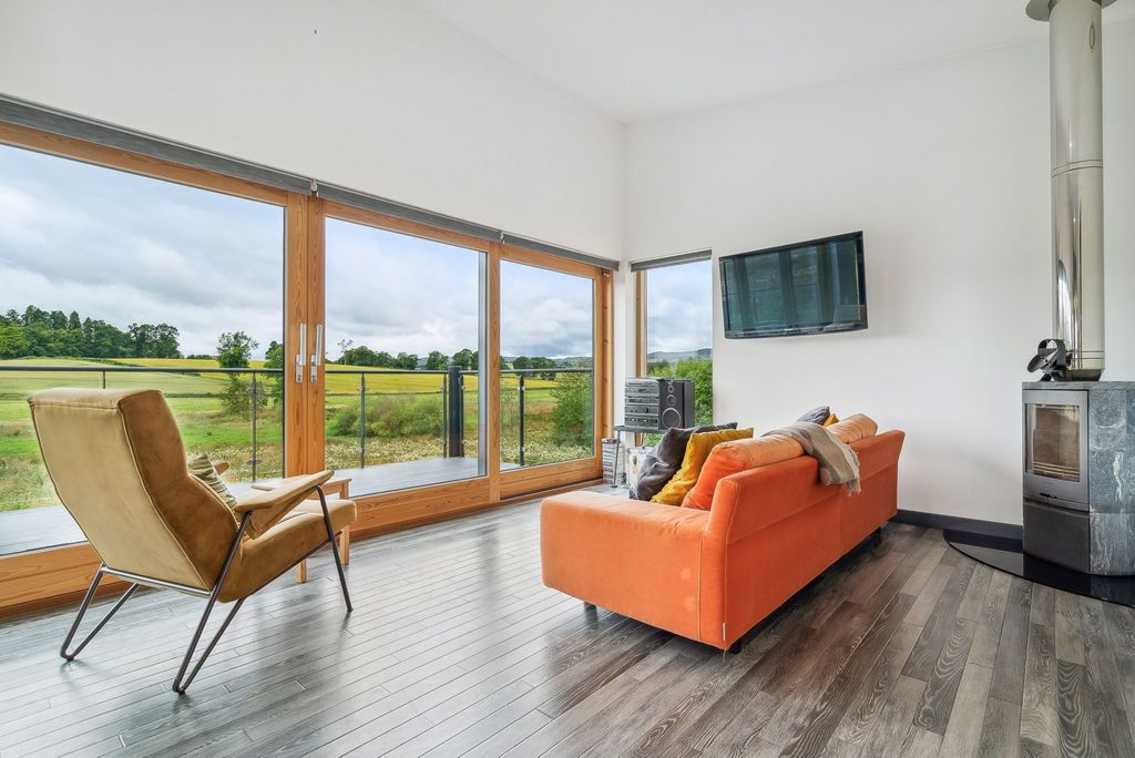 Property photo 2 of 26