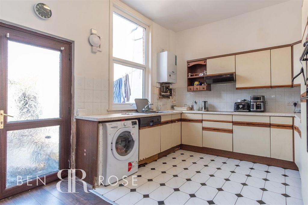 Property photo 3 of 16 Kitchen