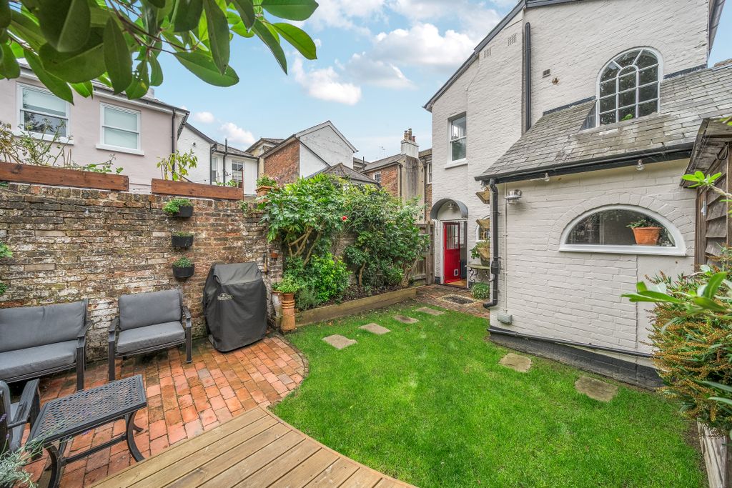 Property photo 2 of 17