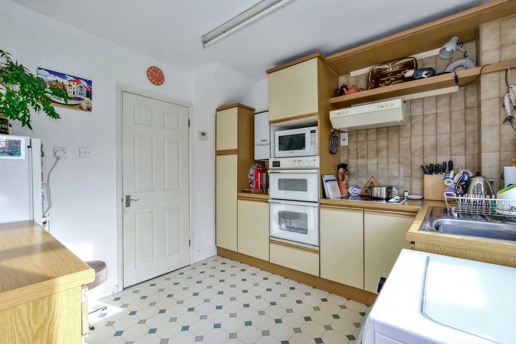 Property photo 3 of 23