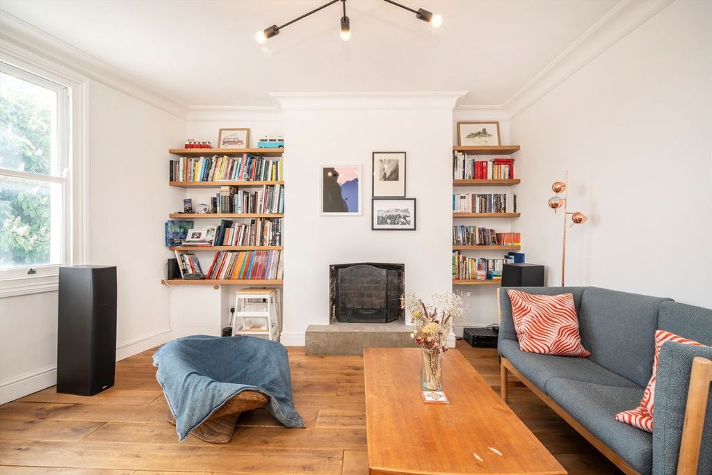 Property photo 2 of 11